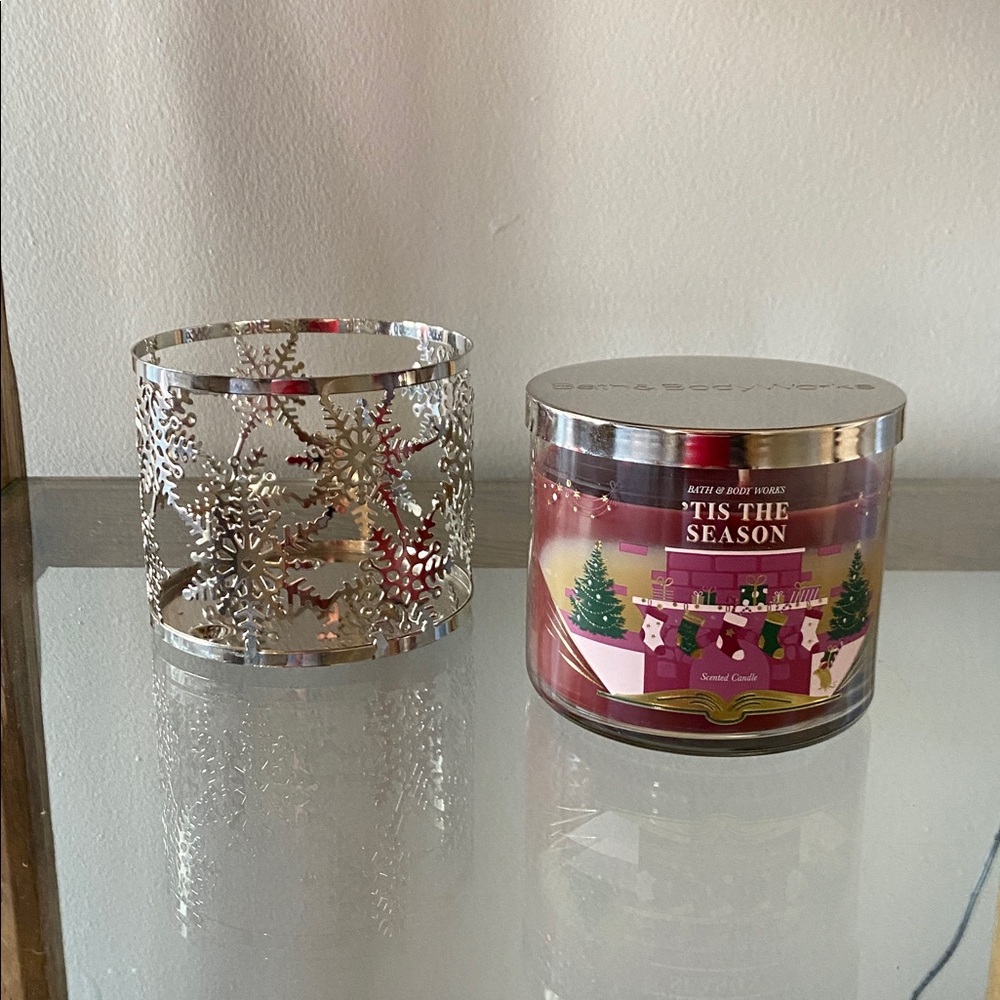 Bath & Body Works Tis the Season 3 Wick Candle w/Snowflake Candle Sleeve